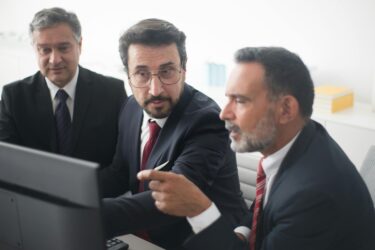 【営業が上手い人の特徴】売り上げアップのコツを解説