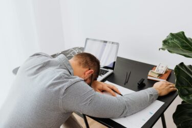 【営業に疲れた】営業職が疲れる原因7つと対処法